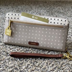 Fossil Logan Zip Around Clutch Wallet